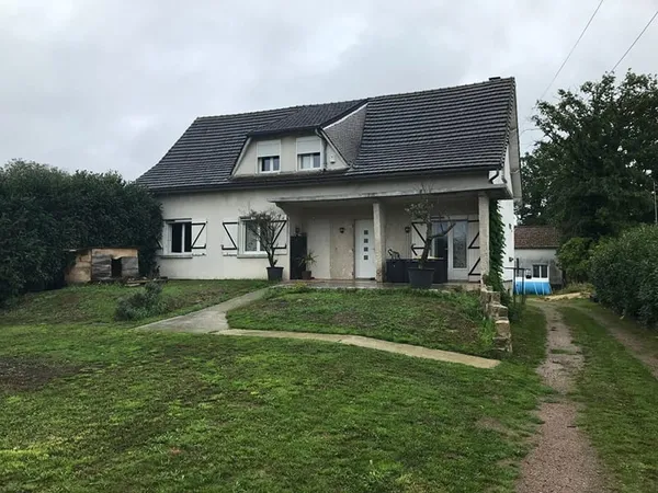 Maison 7 pièces 145 m et grande dépendance.