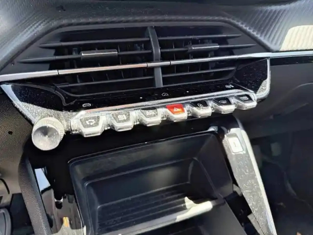 Peugeot 208 electrique 51 kwh 156ch — photo 20