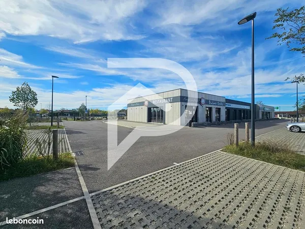Local commercial 170 m² CHAVANOZ