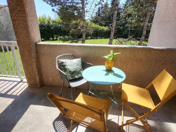 Location T2 meublé avec terrasse sans vis à vis