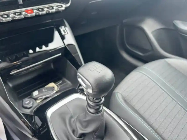 Peugeot 208 puretech 100 s&amp;s bvm6 — photo 16