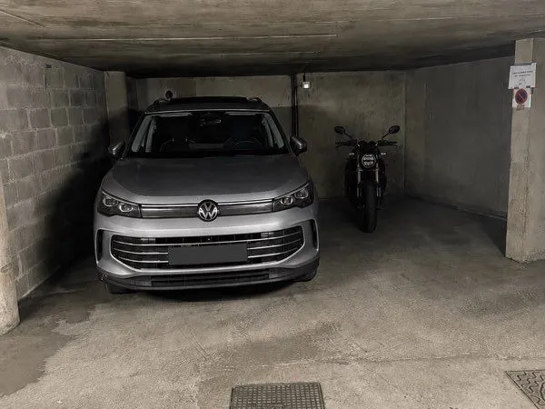 Place parking pour moto ou vélos
