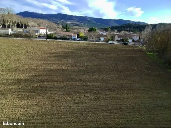 Terrain 919 m²