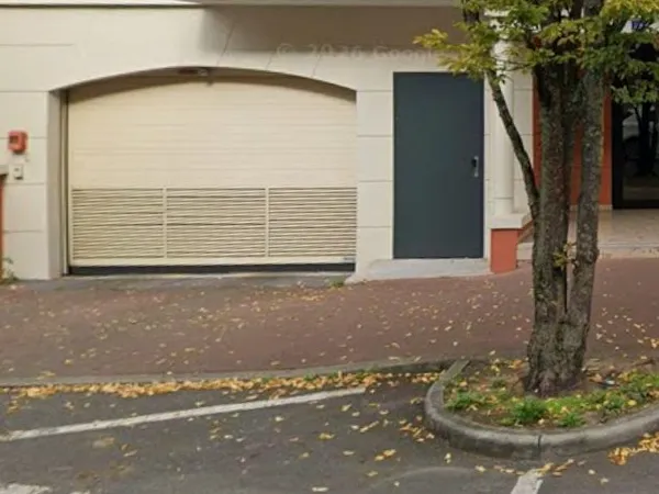 Grand box auto fermé - centre ville