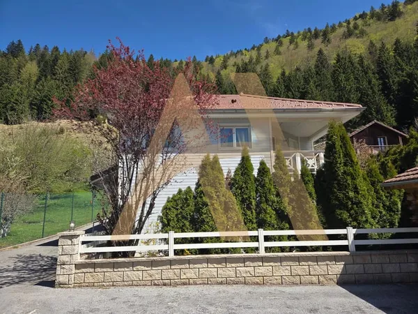 Maison familiale de 100m2 avec extérieur, terrasses et stationnements - LA CLUSE ET MIJOUX