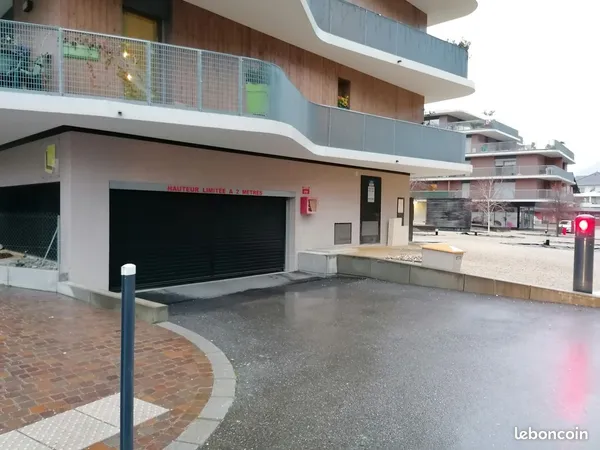 Garage fermé à louer
