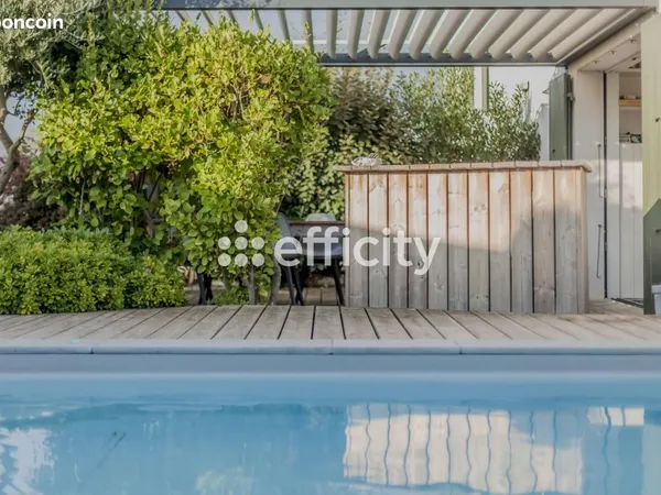 Villa 8 pièces 170 m²