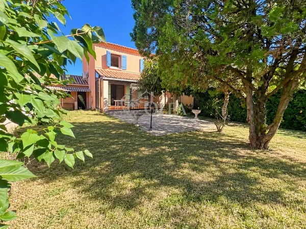 UZÈS À PIED — MAISON AU CALME AVEC JARDIN, VUE DÉGAGÉE ET