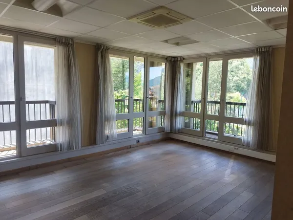 Bureaux 88 m² CLUSES