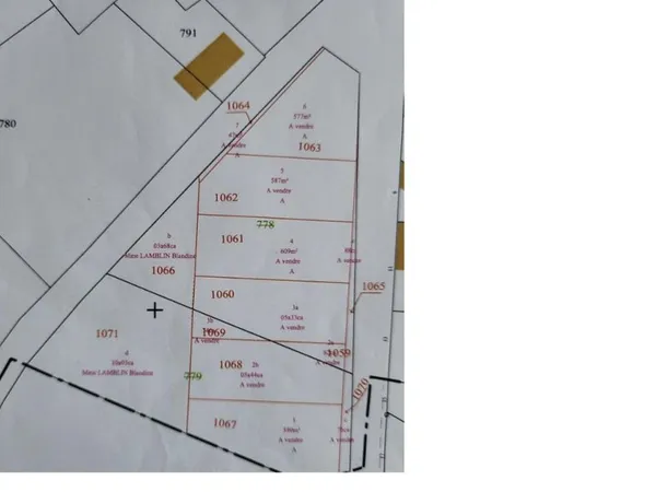 Terrain 587 m²