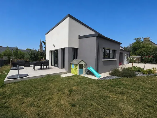 Maison récente de plain-pied 111m2 - 3 chambres sur terrain de 826m2