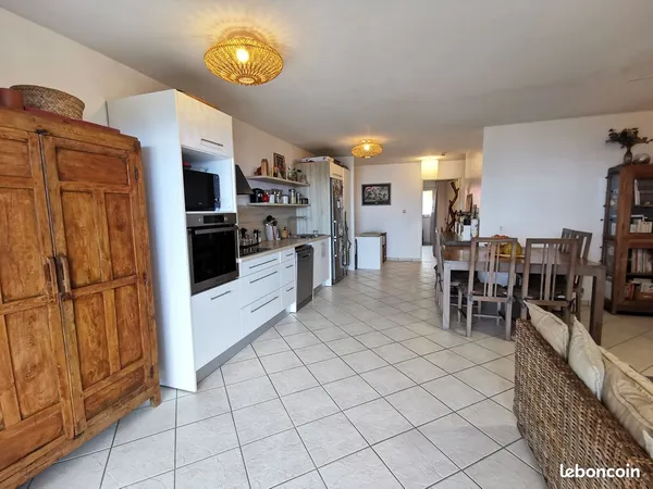 Appartement F4 81 m² - vue mer dégagée - terrasse - Les Avirons