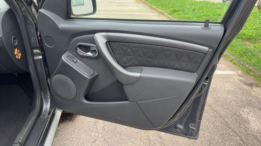 Dacia Duster 1.5 dCI 110 - Prestige – 2015 – 149178 km – Diesel – Boîte Manuelle — photo 30