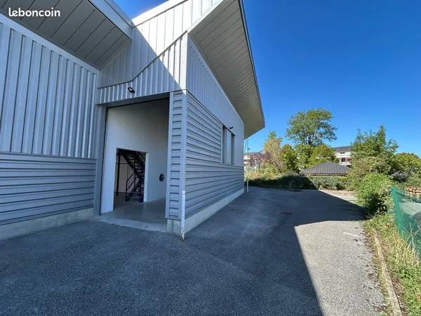 Location Local activité 311 m2 - Allonzier la caille
