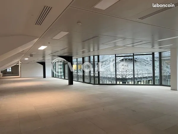 Bureau 767 m²
