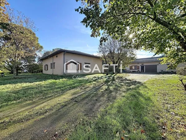 Maison de caractère sur parc arboré 1,3 he et 200m2 de dépendances
