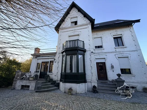 59330 HAUTMONT Maison de caractère .
