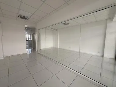 Local commercial JARRY - 128m2 - Profession libérale ou bure