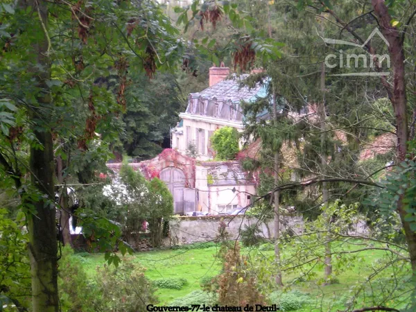 CHÂTEAU HISTORIQUE À RÉINVENTER