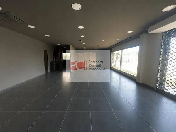 Local commercial 222 m²