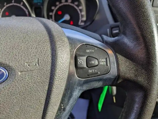 Ford Transit Courier 1.0e 100ch stop&amp;start trend — photo 13