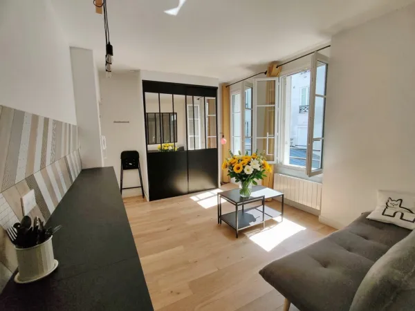 Paris 17ème Batignolles - 2 pièces rénové et meublé, au calme sur cour