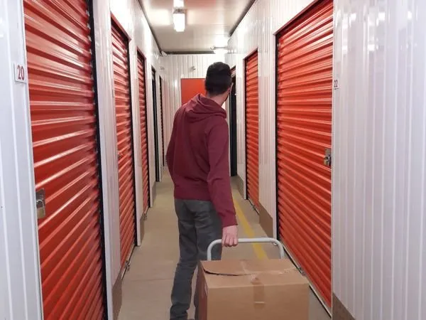 Location de box sécurisés de 1 à 350 m² en libre accès Cholet