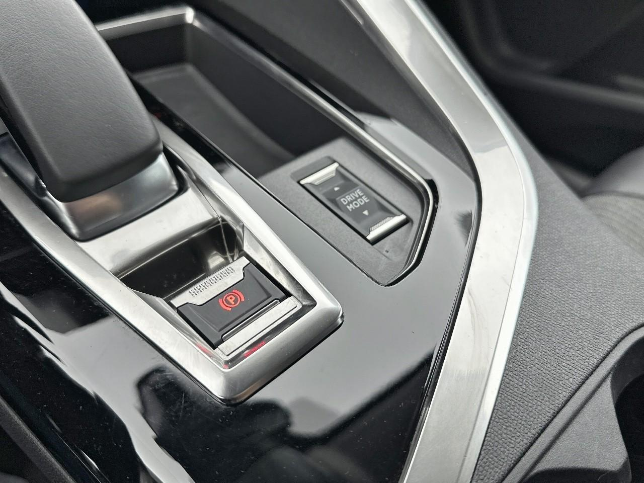 Peugeot 3008 hybrid 225 e-eat8 allure pack — photo 29