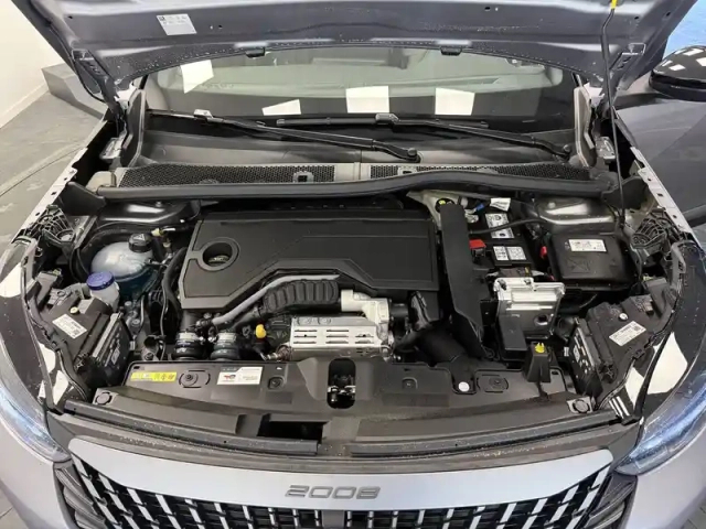 Peugeot 2008 hybrid 145 e-dcs6 — photo 34