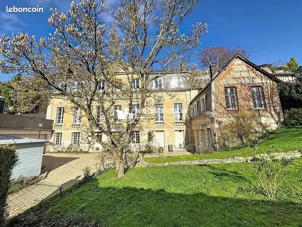 Maison 8 pièces 245 m²