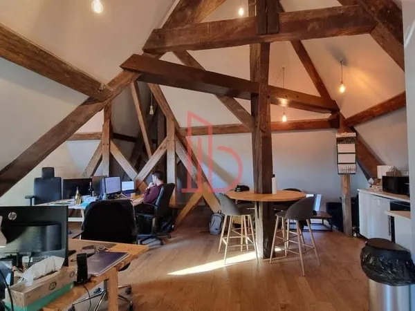 Bureau 76 m²