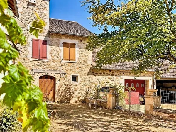 Loupiac (46350) Propriété de caractère du XIXe siècle: Ancien corps de ferme en pierre, 293 m², 8 ch