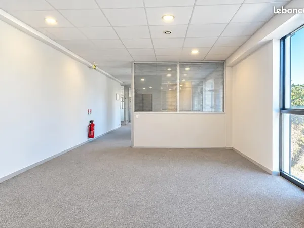 Bureau 90 m²