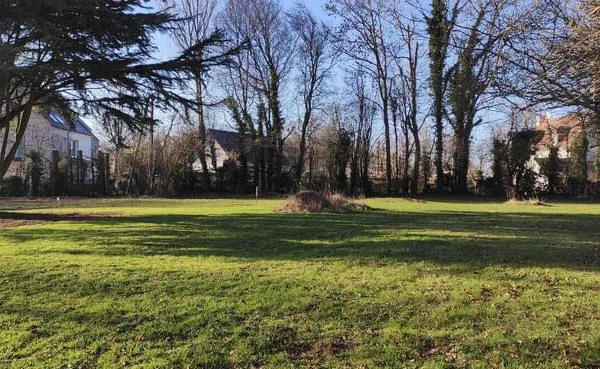 Terrain 1628 m²