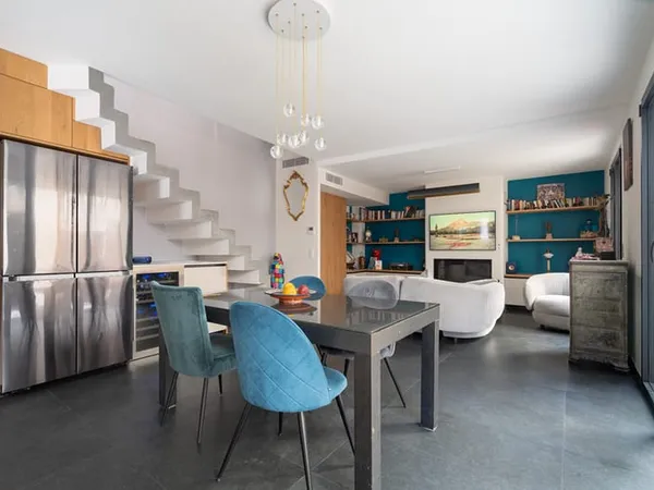 Maison contemporaine et deux-pièces indépendant avec cour et terrasse