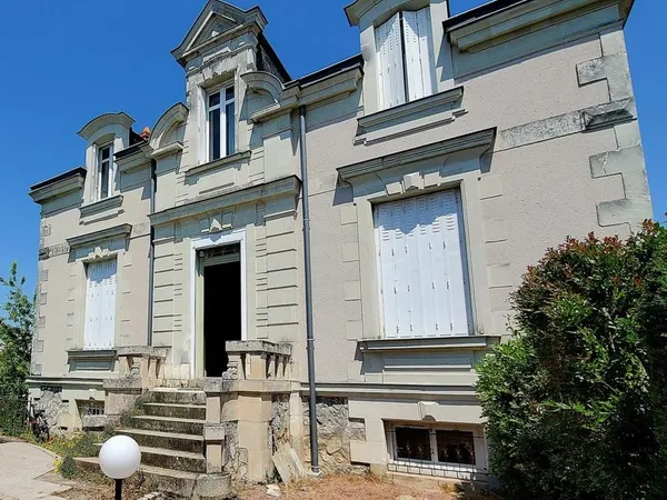 Maison - 9 pièces - 213 m²