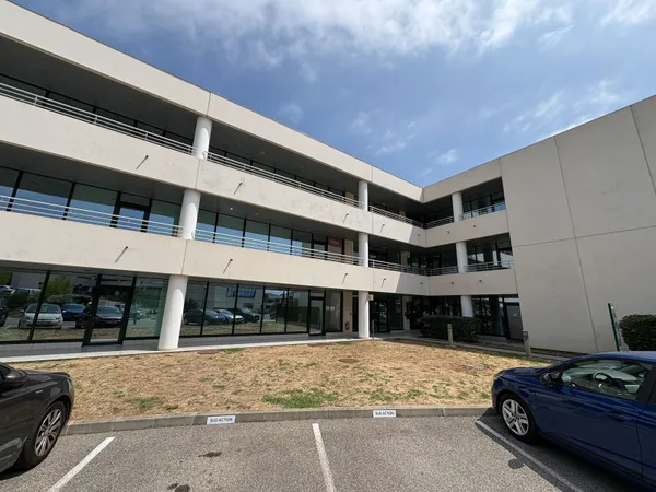 Local professionnel 213 m²