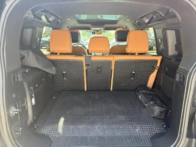 Land Rover Defender 110 2.0 p400e se — photo 14