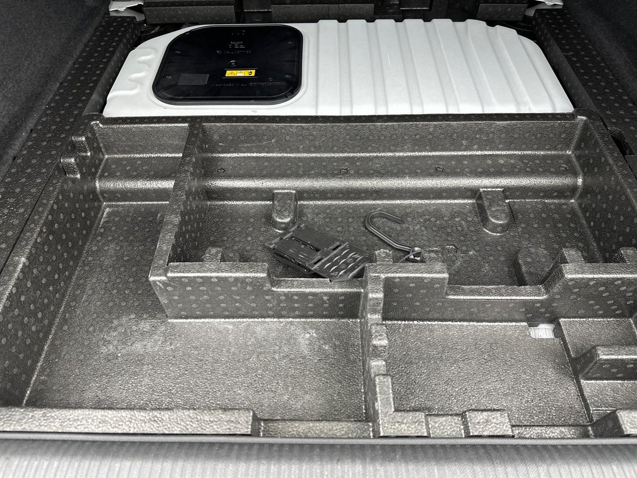 Peugeot 308 sw phev 180 e-eat8 gt — photo 38