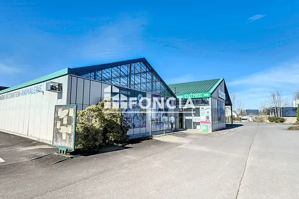 Local 5 pièces 1000 m²