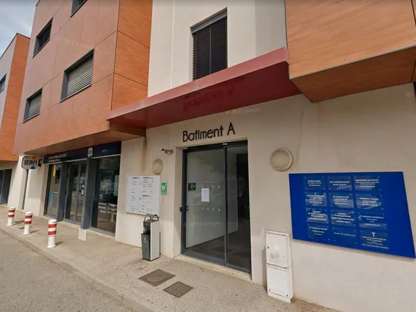Bureaux / local professionnel 114 m² - RDC avec vitrine - La Seyne-sur-Mer