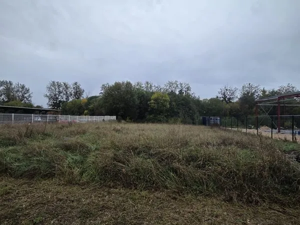 Terrain 1359 m² Saint-Usage