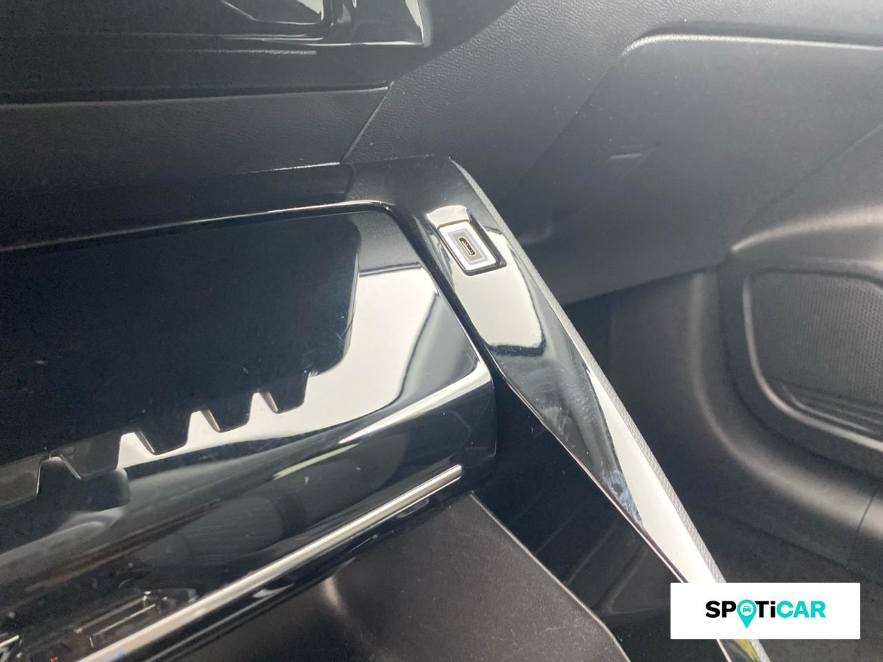 Peugeot 208 e-208 136ch 50 kwh allure — photo 16