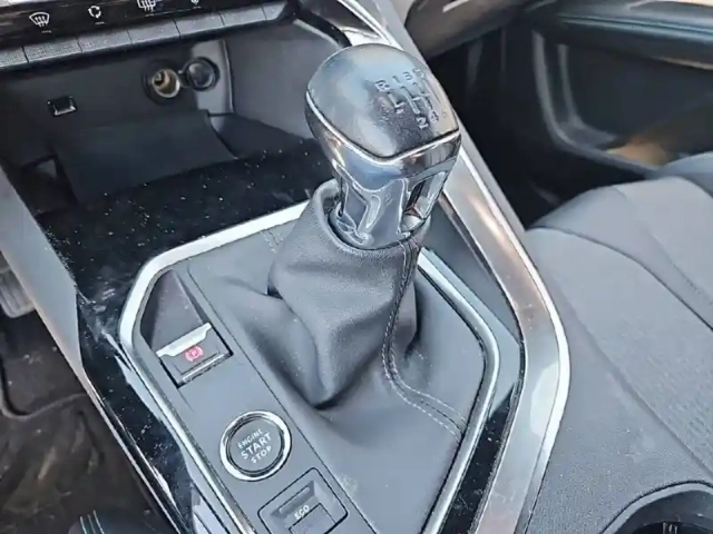 Peugeot 3008 puretech 130ch s&amp;s bvm6 — photo 14