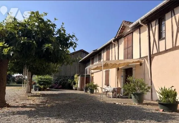 Maison 15 pièces 200 m²