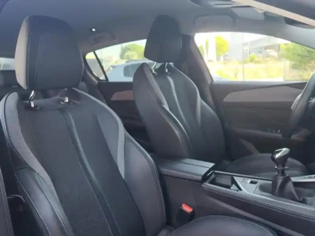 Peugeot 308 iii puretech 130 s&amp;s allure pack — photo 23