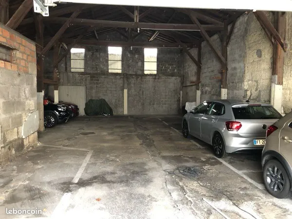 Place de moto dans un garage centre ville