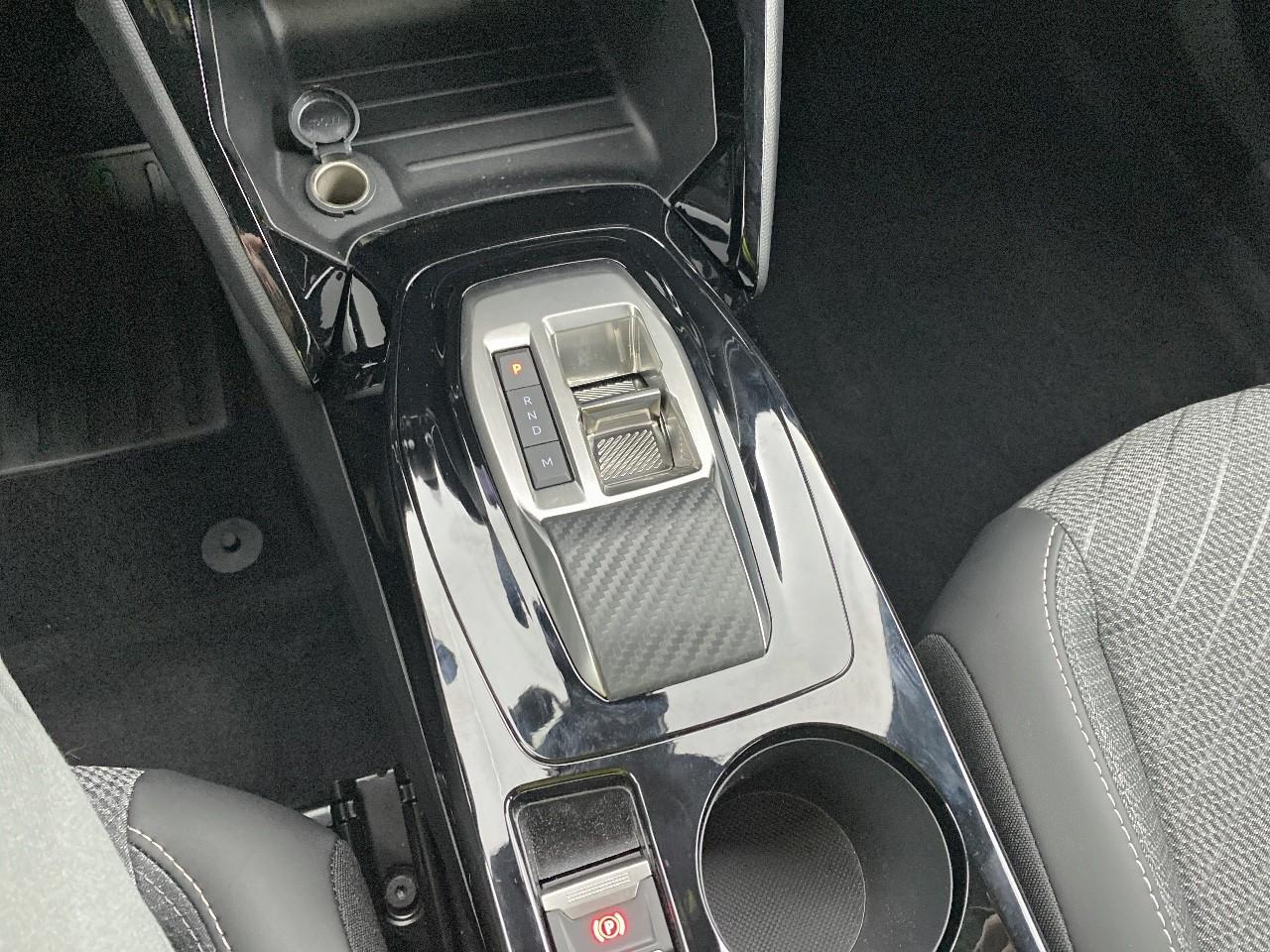 Peugeot 2008 hybrid 145 ch e-dcs6 allure — photo 17