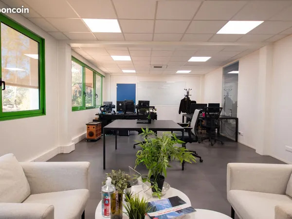 3 Bureaux à louer de 99 m² à Orléans