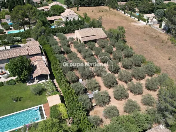 EN EXCLUSIVITÉ. EYGALIÈRES À 5 MINUTES À PIED DU VILLAGE , CUB OPÉRATIONNEL OBTENU, 2 780 M² , DIVIS